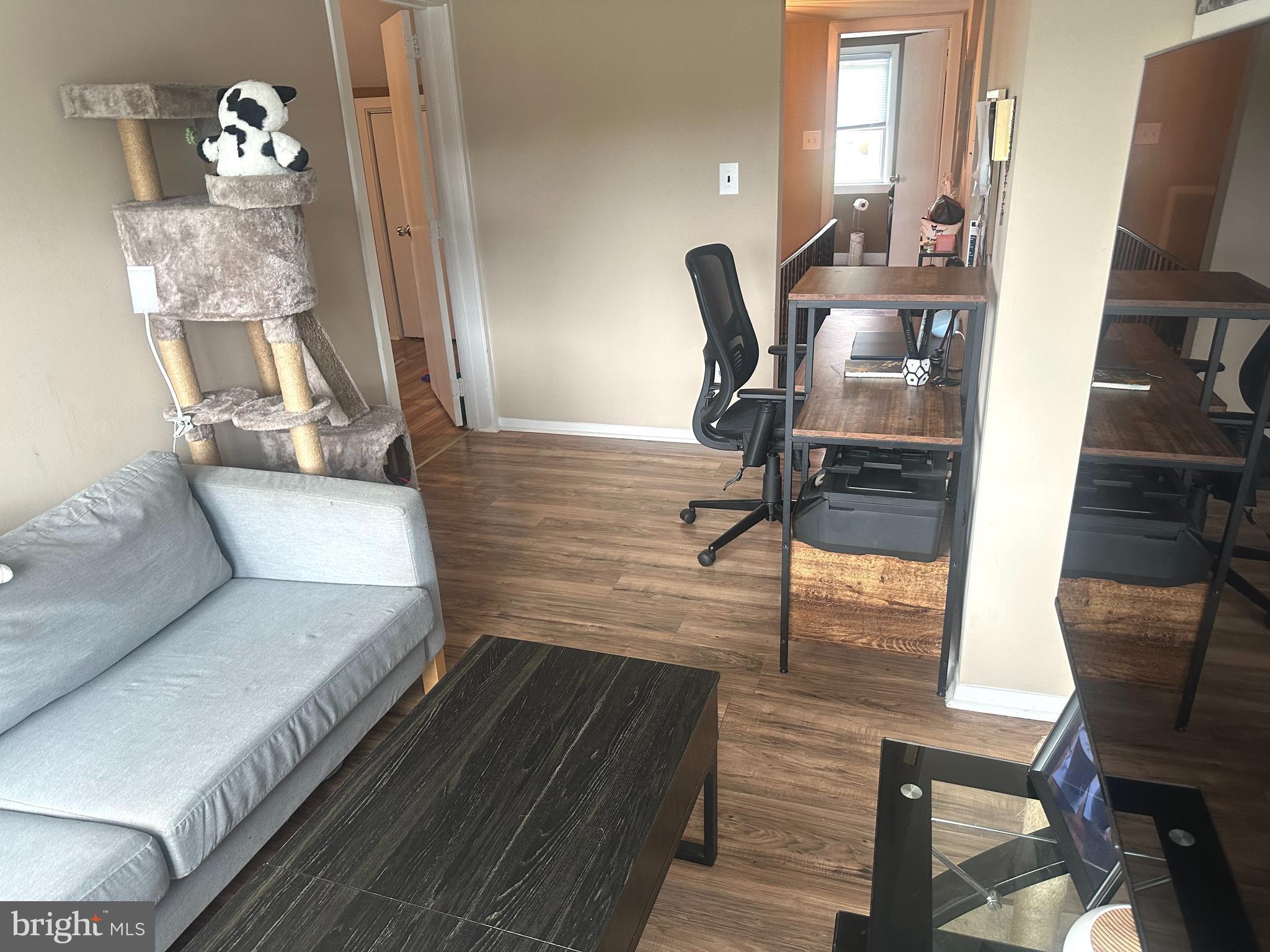 911 Laurel Road Lindenwold, NJ 08021 - Photo 6 of 20 a living room with furniture