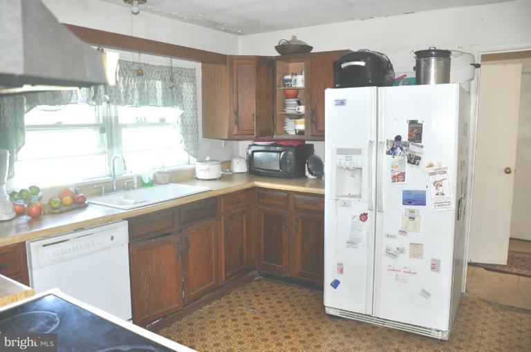 2446 Dumfries Road Catlett, VA 20119 - Photo 2 of 27 Kitchen