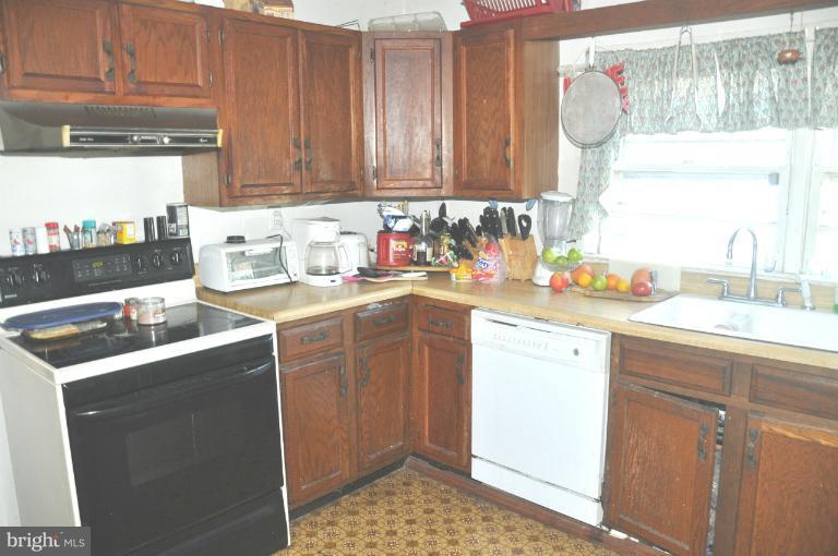 2446 Dumfries Road Catlett, VA 20119 - Photo 18 of 27 Kitchen
