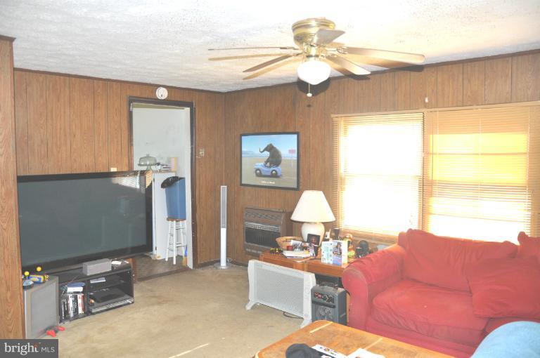 2446 Dumfries Road Catlett, VA 20119 - Photo 22 of 27 Family Room