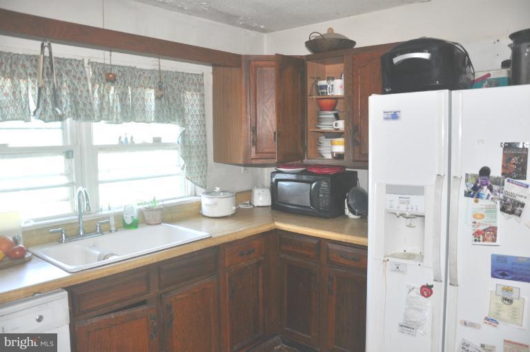 2446 Dumfries Road Catlett, VA 20119 - Photo 5 of 27 Kitchen