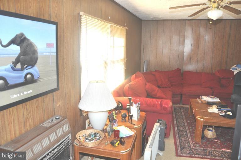 2446 Dumfries Road Catlett, VA 20119 - Photo 10 of 27 Family Room