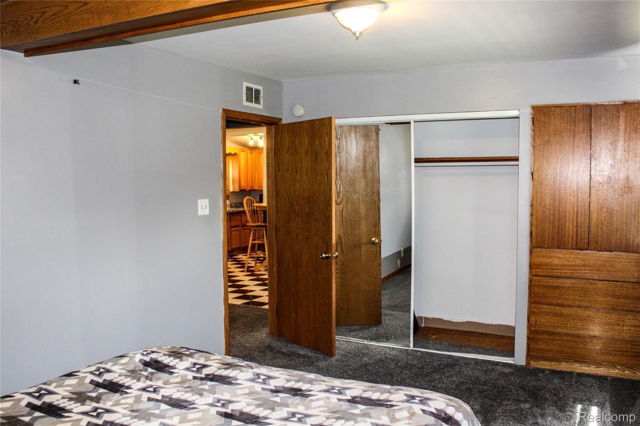 25294 Peter Kaltz Road Warren, MI 48091 - Photo 16 of 33 Master 2.jpg