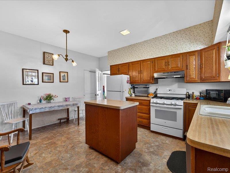 403 Lake Street Howell, MI 48843 - Photo 16 of 71