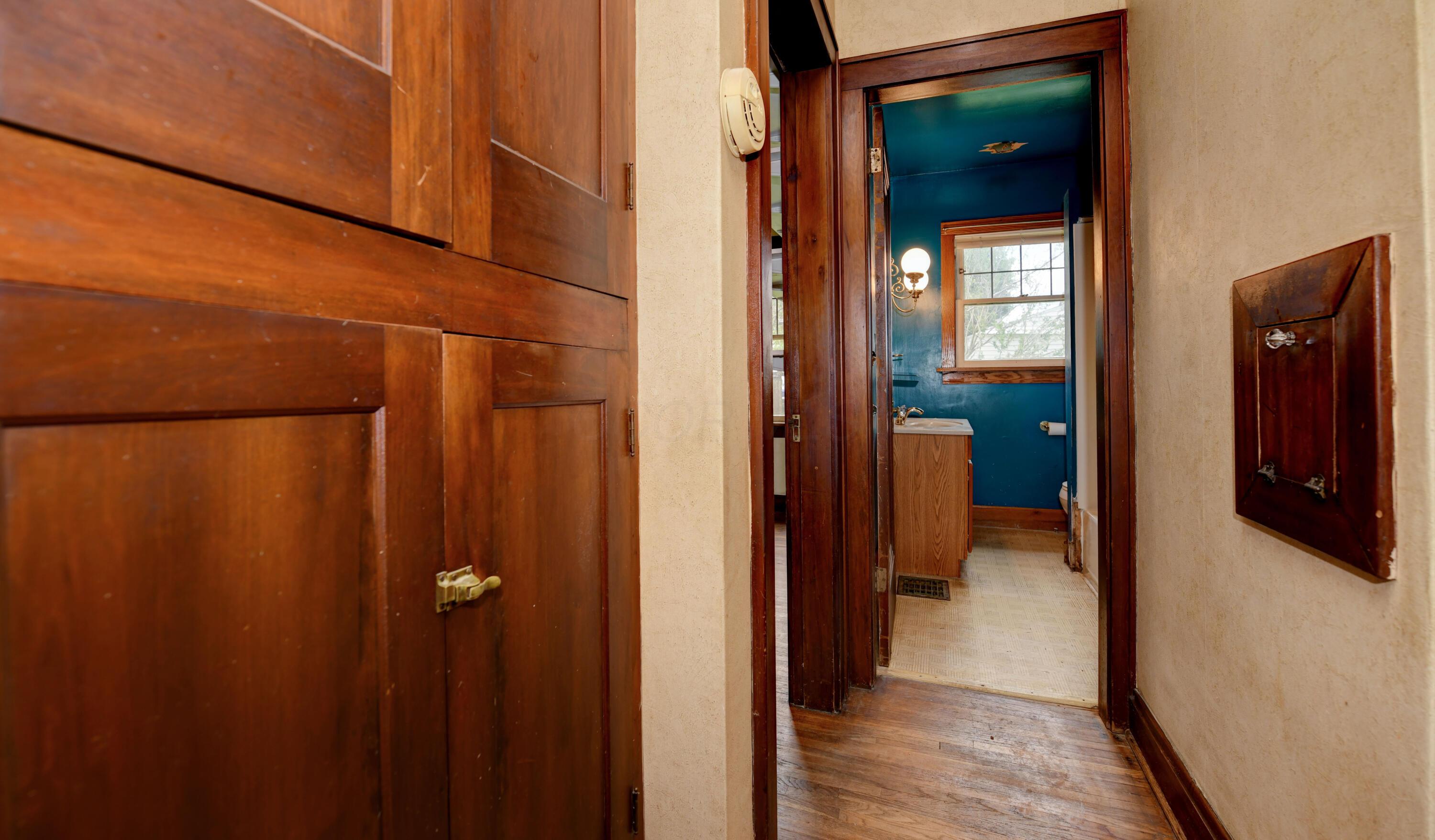 486 East Tulane Road Columbus, OH 43202 - Photo 20 of 32 Hall-Bath