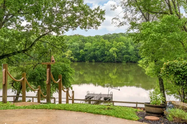 $999,999 | 554 Hickman Shores Road, Dover, TN 37058