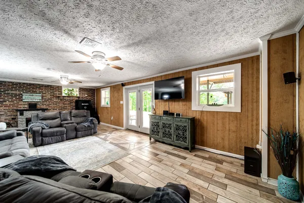 $999,999 | 554 Hickman Shores Road, Dover, TN 37058