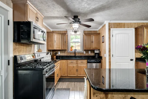 $999,999 | 554 Hickman Shores Road, Dover, TN 37058