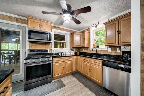 $999,999 | 554 Hickman Shores Road, Dover, TN 37058