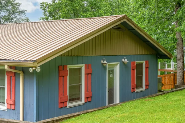 $999,999 | 554 Hickman Shores Road, Dover, TN 37058