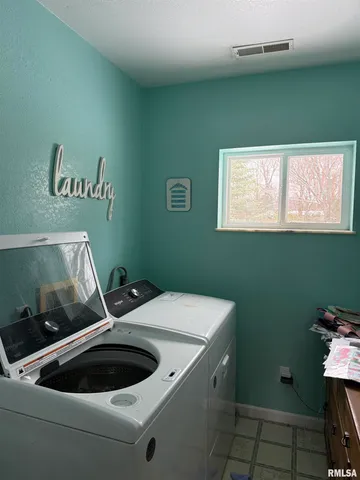 $172,000 | 2407 Selmaville Road, Salem, IL 62881