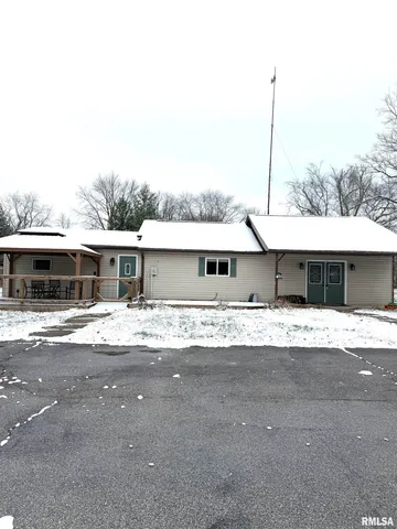$172,000 | 2407 Selmaville Road, Salem, IL 62881