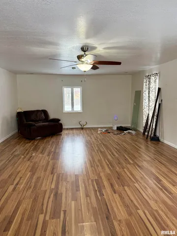 $172,000 | 2407 Selmaville Road, Salem, IL 62881