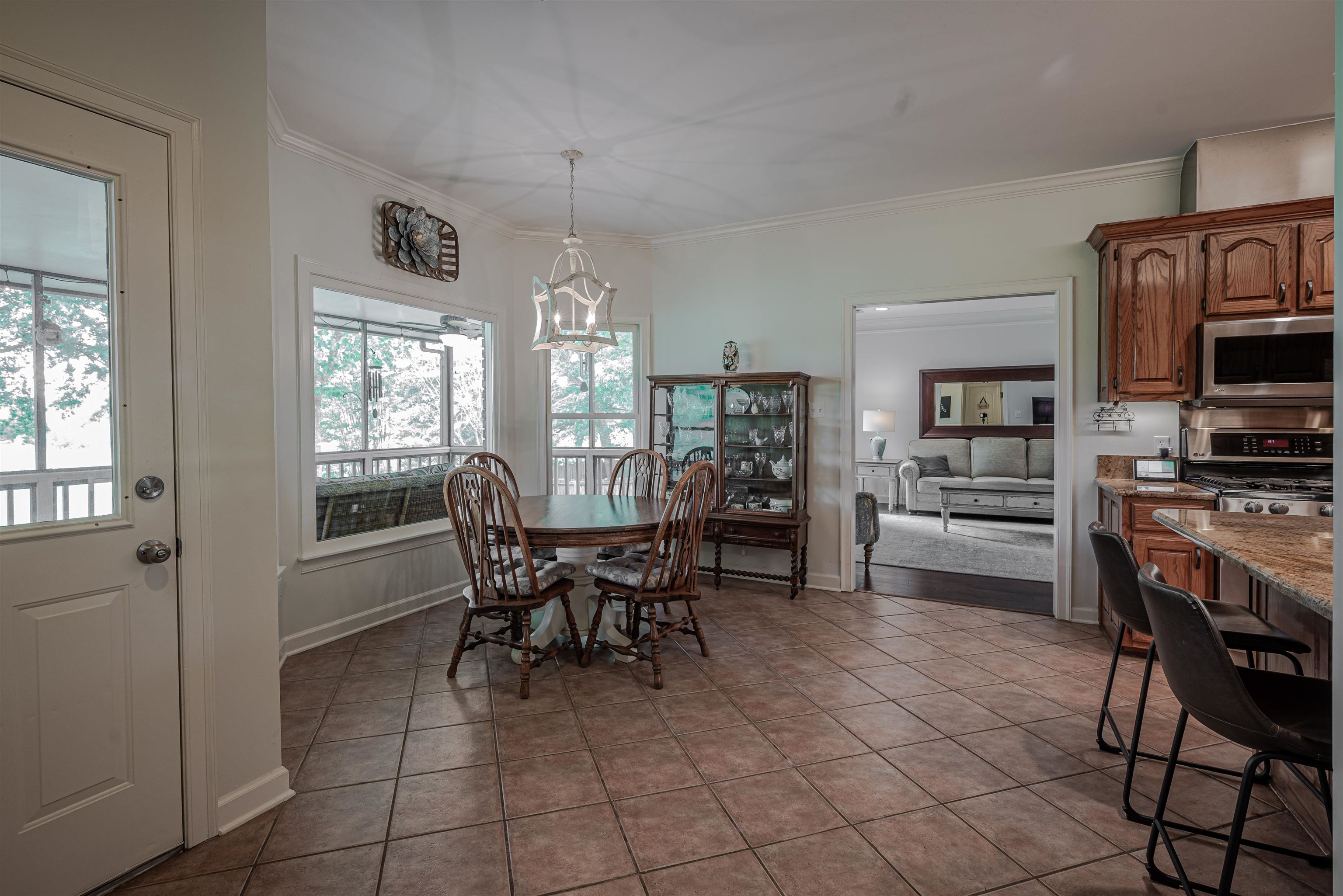 752 Gable Lane Collierville, TN 38017 - Photo 11 of 40 a dining room with furniture and window
