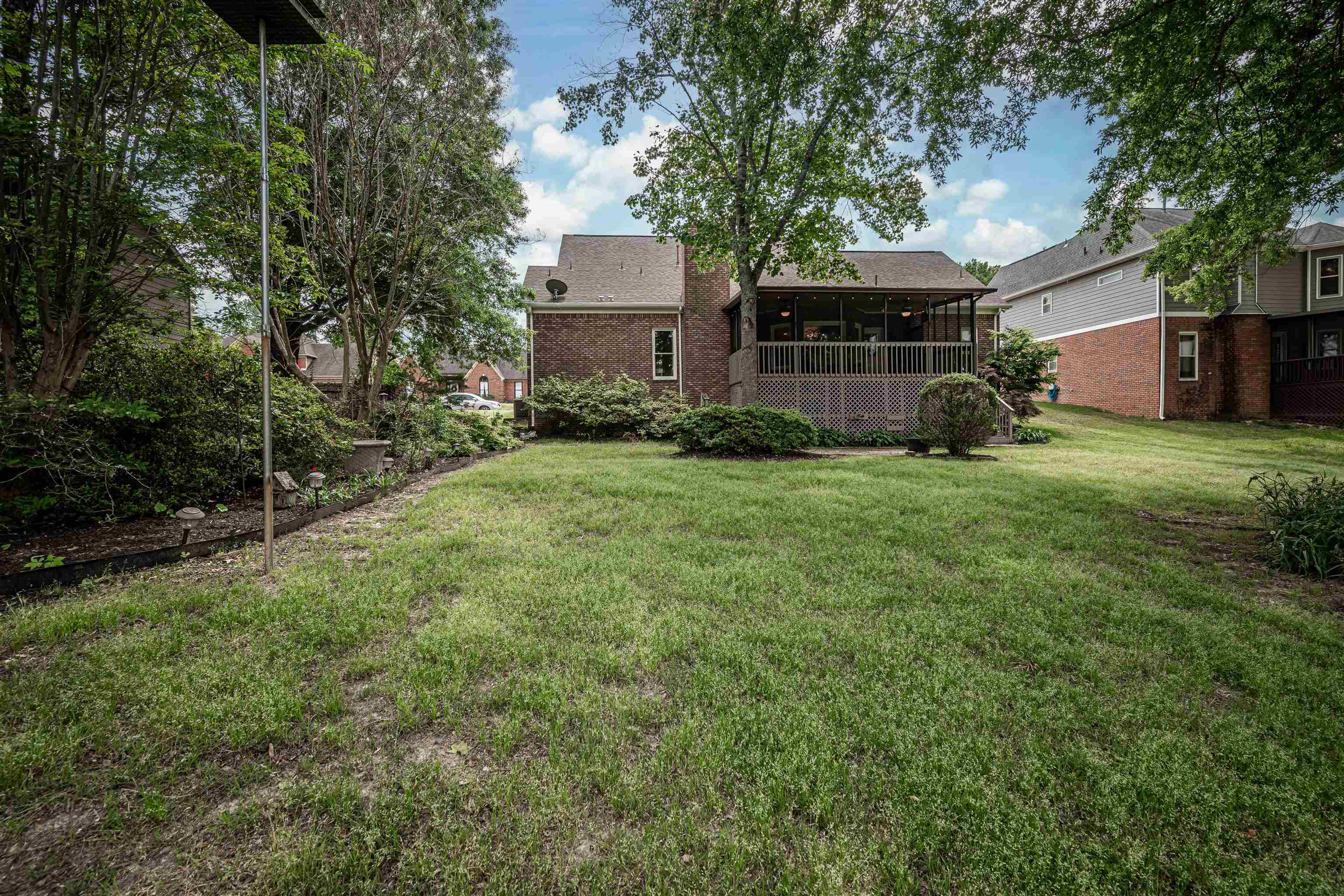 752 Gable Lane Collierville, TN 38017 - Photo 30 of 40 a front view of a house with a garden
