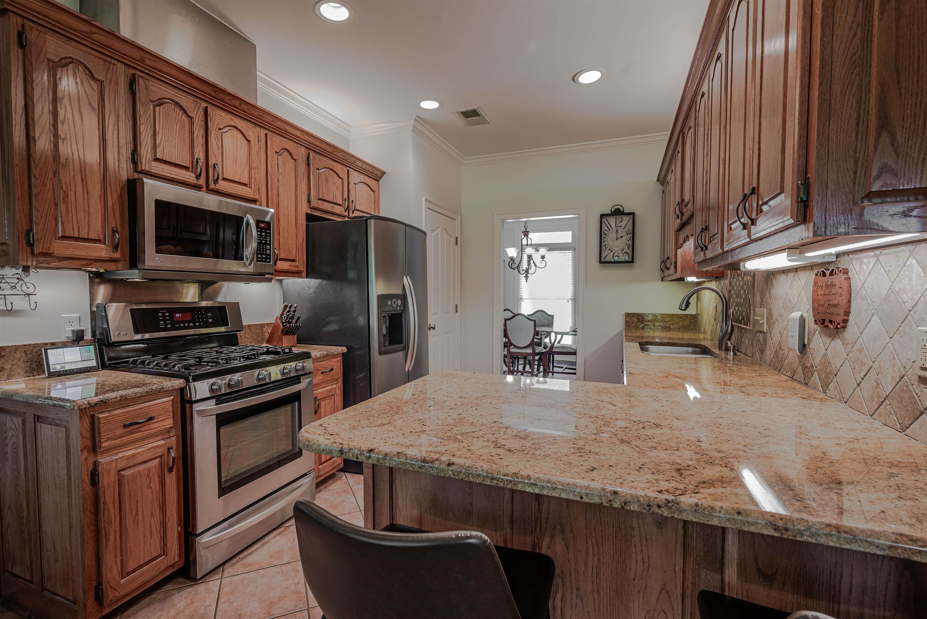 752 Gable Lane Collierville, TN 38017 - Photo 7 of 40 a kitchen with stainless steel appliances granite countertop a sink a stove and a refrigerator