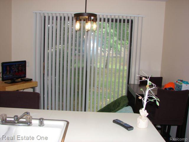 27880 Evergreen Road Lathrup Village, MI 48076 - Photo 12 of 29