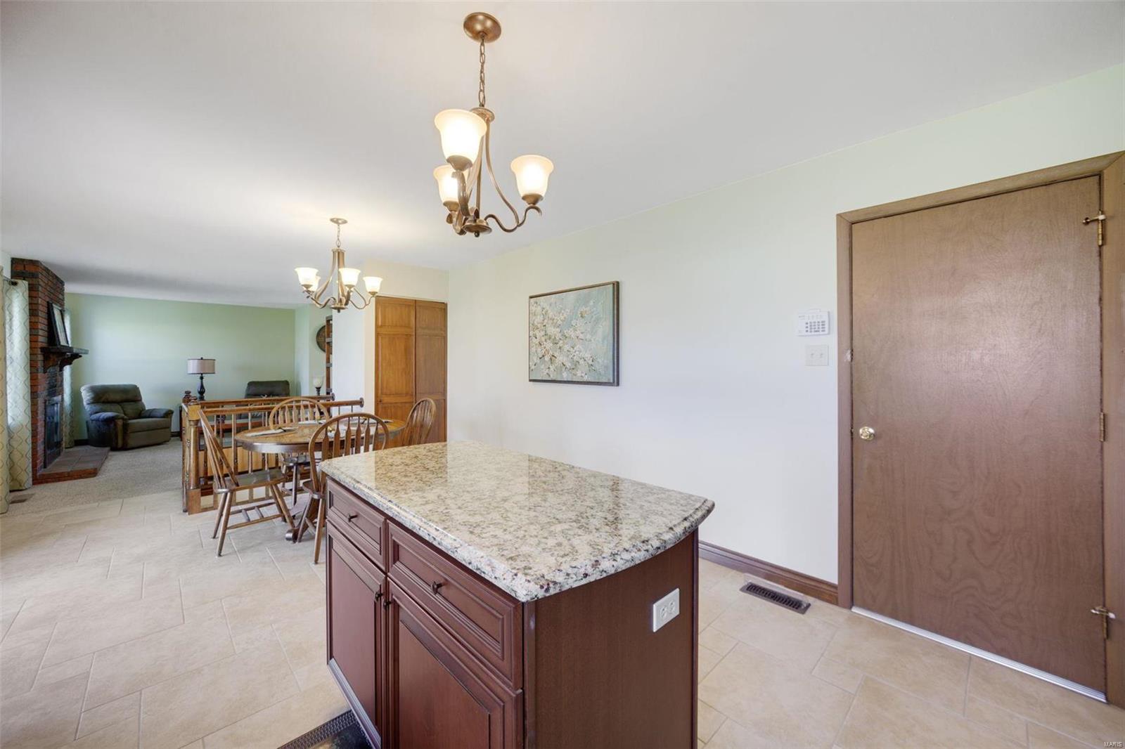 2219 Chatport Road St. Louis, MO 63129 - Photo 11 of 42 Gallery Image 11