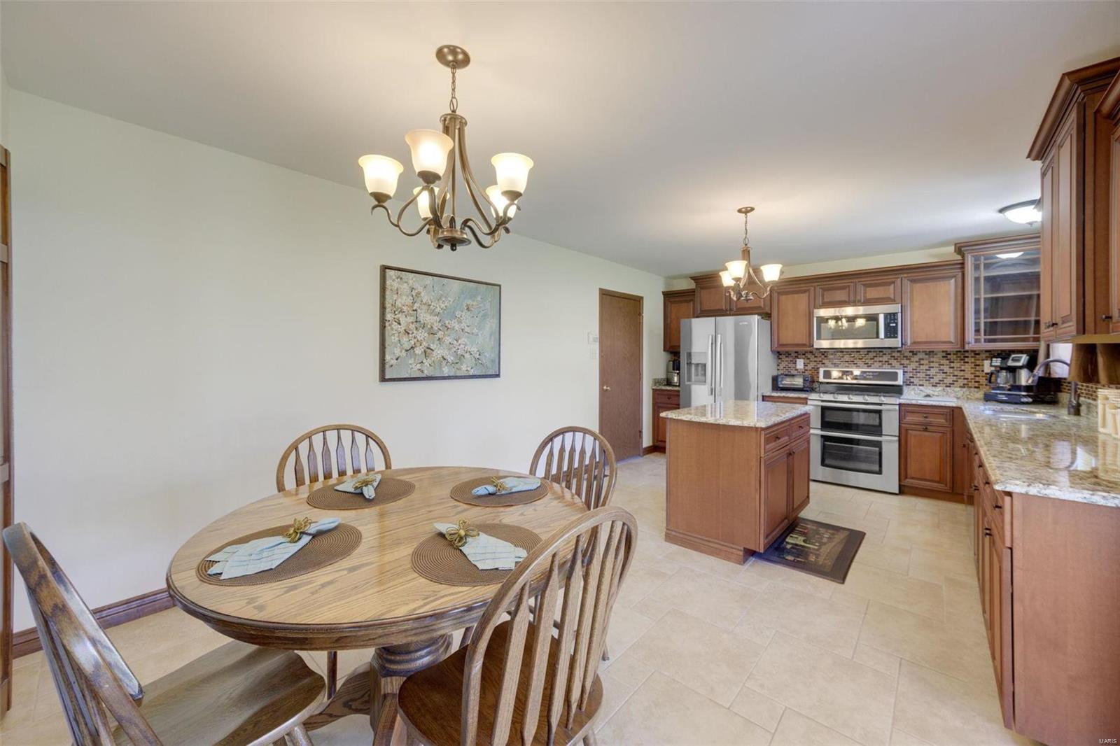 2219 Chatport Road St. Louis, MO 63129 - Photo 9 of 42 Gallery Image 9