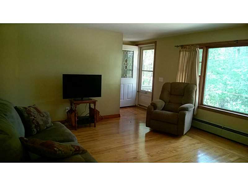 402 Knotty Oak Road Coventry, RI 02816 - Photo 5 of 12 Living Room.