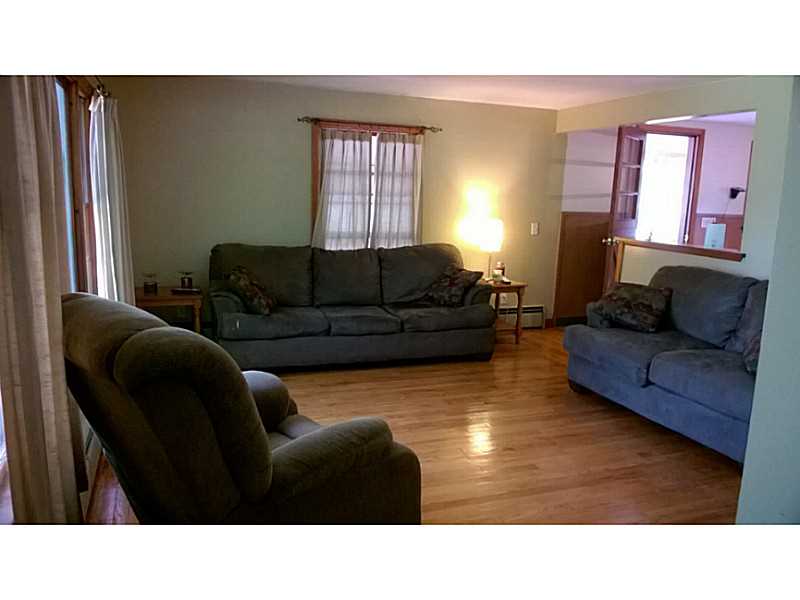402 Knotty Oak Road Coventry, RI 02816 - Photo 6 of 12 Living Room.