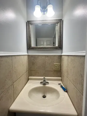 $2,200 | 9 Sherman Street, Newport, RI 02840