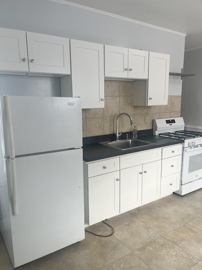 9 Sherman Street Newport, RI 02840 - Photo 3 of 15 Updated and sunny