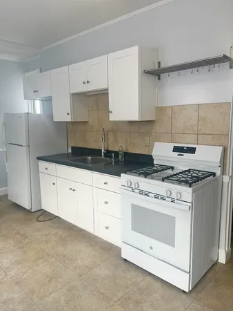 $2,200 | 9 Sherman Street, Newport, RI 02840