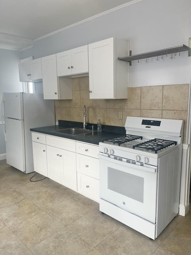 9 Sherman Street Newport, RI 02840 - Photo 4 of 15 Gas stove