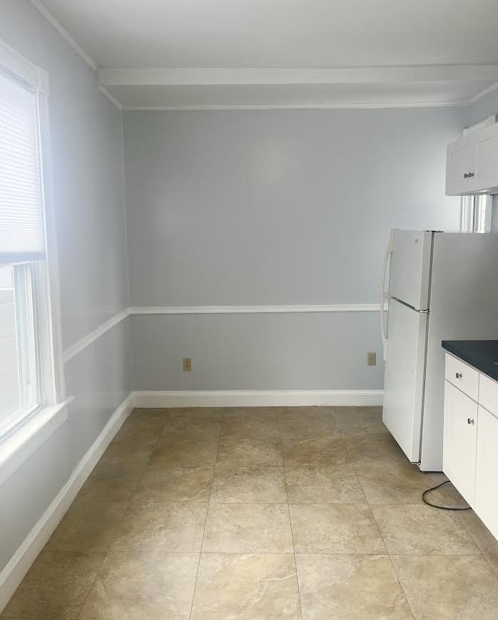 9 Sherman Street Newport, RI 02840 - Photo 5 of 15 Plenty of room for table and chairs