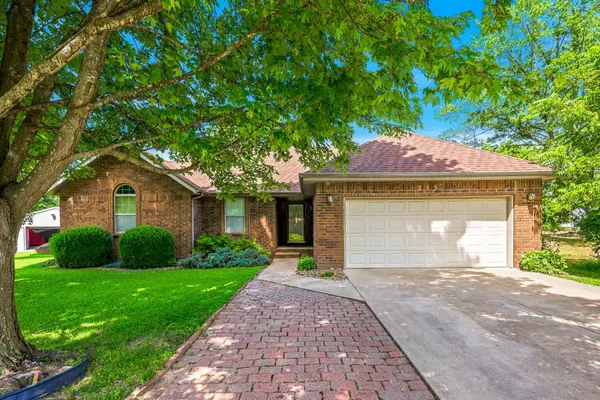 $279,000 | 215 South Maple Street, Rogersville, MO 65742