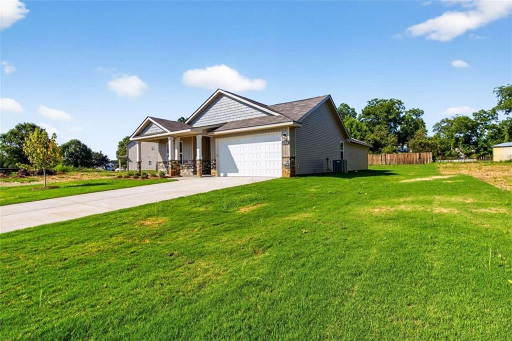 103 Gnome Court Perry, GA 31069 - Photo 2 of 30 a front view of house with yard and green space