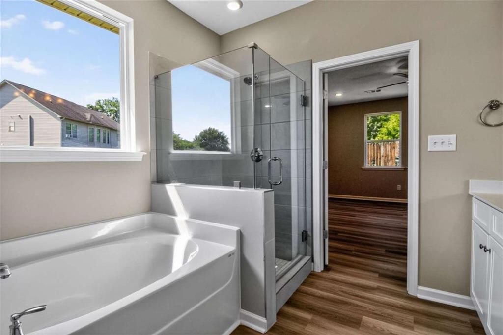 103 Gnome Court Perry, GA 31069 - Photo 21 of 30 a bathroom with a tub and shower