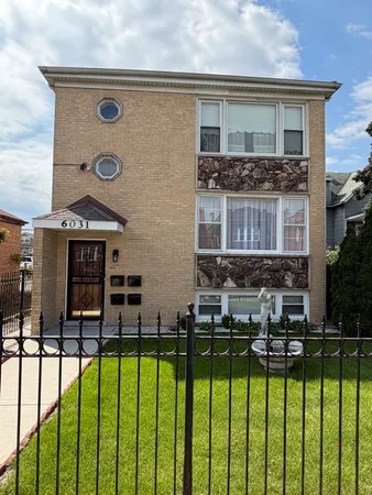 $2,200 | 6031 West Addison Street, Unit 1, Chicago, IL 60634