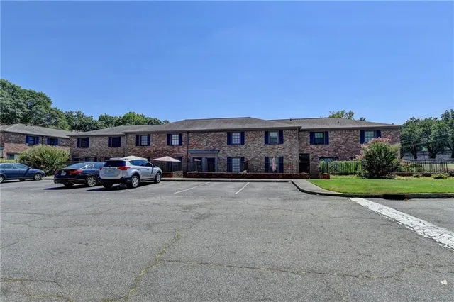 $215,000 | 3071 Colonial Way, Unit J, Atlanta, GA 30341