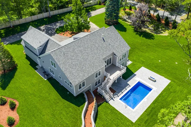 an aerial view of a house having yard