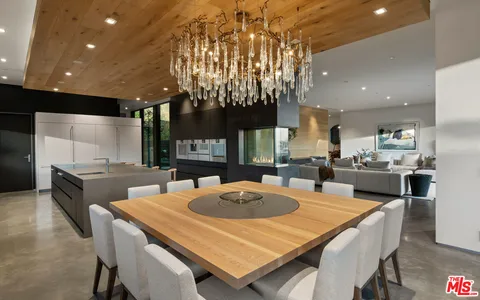 $12,000,000 | 2341 Gloaming Way, Beverly Hills, CA 90210