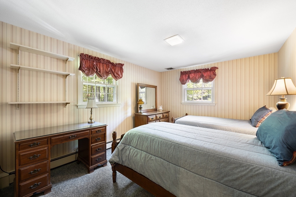 55 Longfellow Road Holyoke, MA 01040 - Photo 33 of 35
