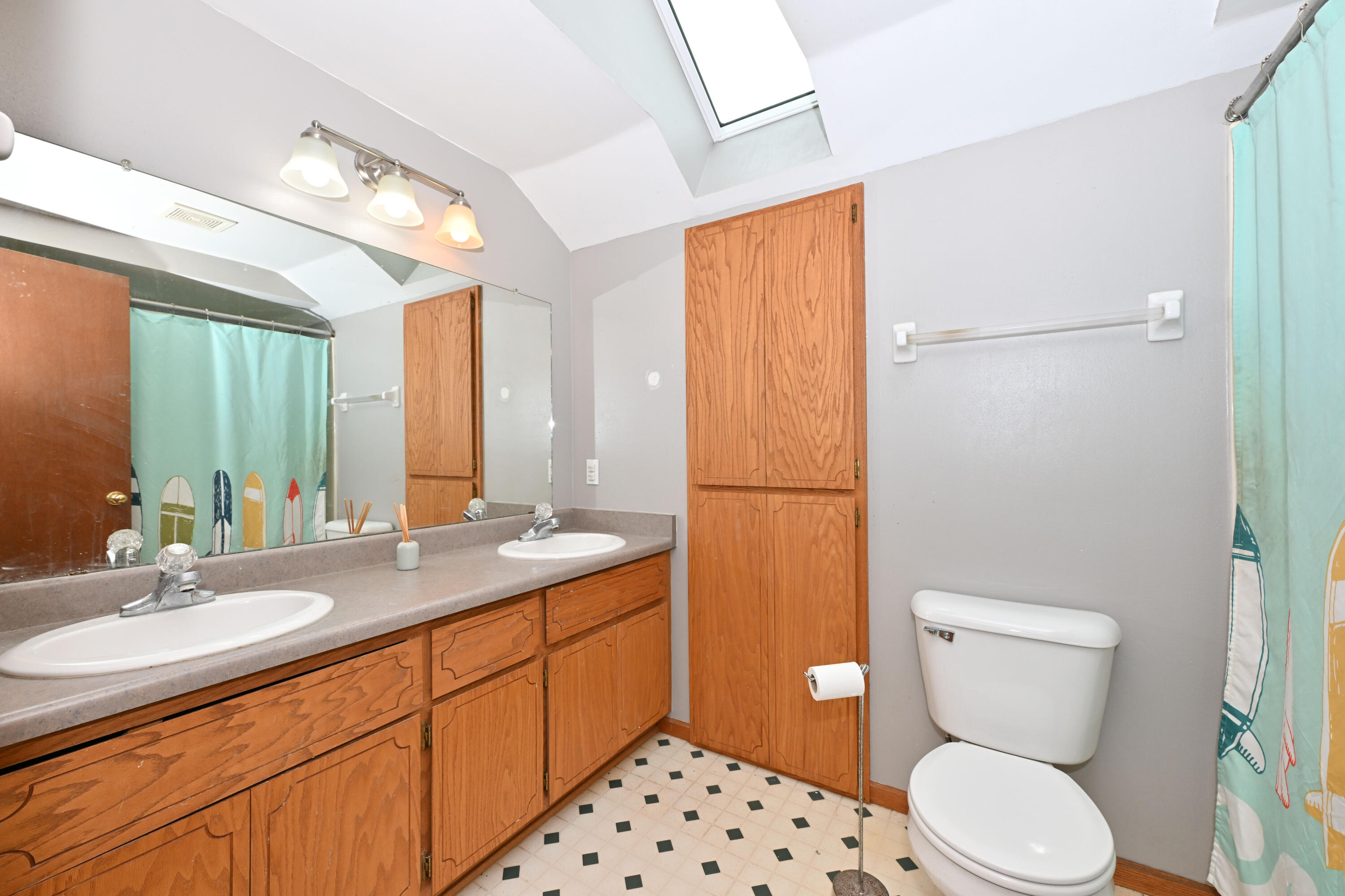 118 McKenzie Road Mukwonago, WI 53149 - Photo 25 of 36 Bathroom