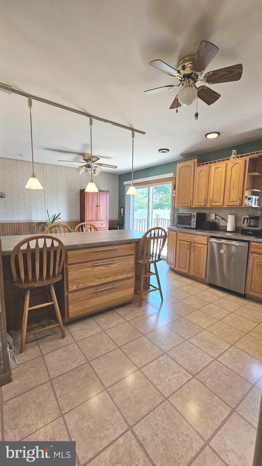125 Colonial Road Edgewater Park, NJ 08010 - Photo 21 of 43 Kitchen