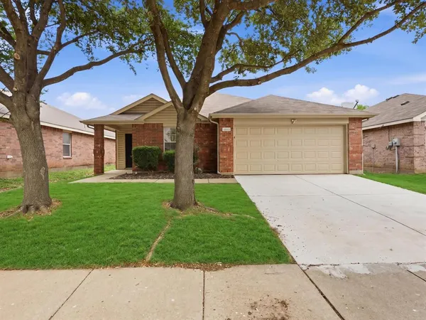 $262,500 | 1132 Boxwood Drive, Crowley, TX 76036