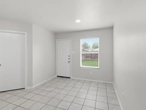 $262,500 | 1132 Boxwood Drive, Crowley, TX 76036
