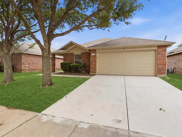 $262,500 | 1132 Boxwood Drive, Crowley, TX 76036