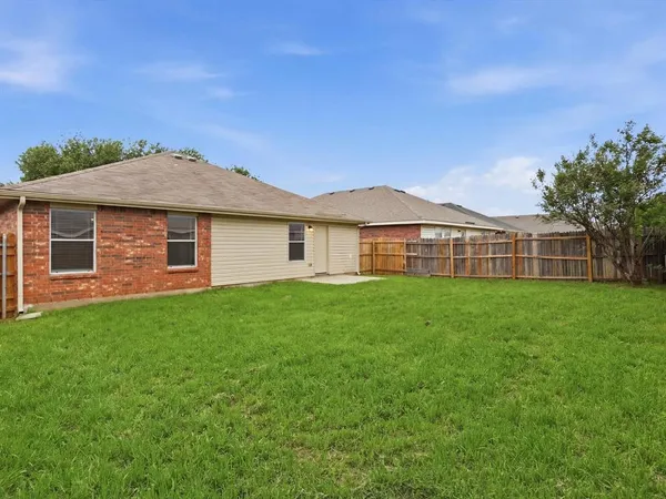 $262,500 | 1132 Boxwood Drive, Crowley, TX 76036