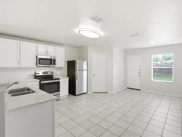 $262,500 | 1132 Boxwood Drive, Crowley, TX 76036
