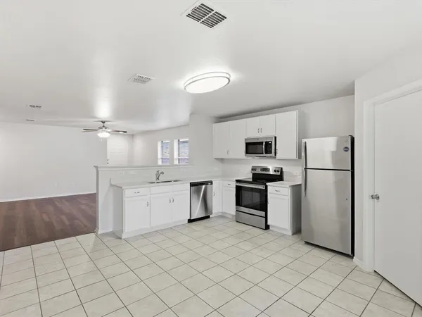 $262,500 | 1132 Boxwood Drive, Crowley, TX 76036