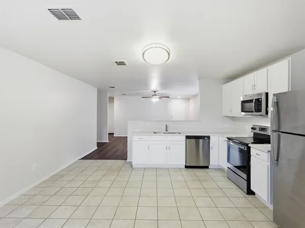 $262,500 | 1132 Boxwood Drive, Crowley, TX 76036