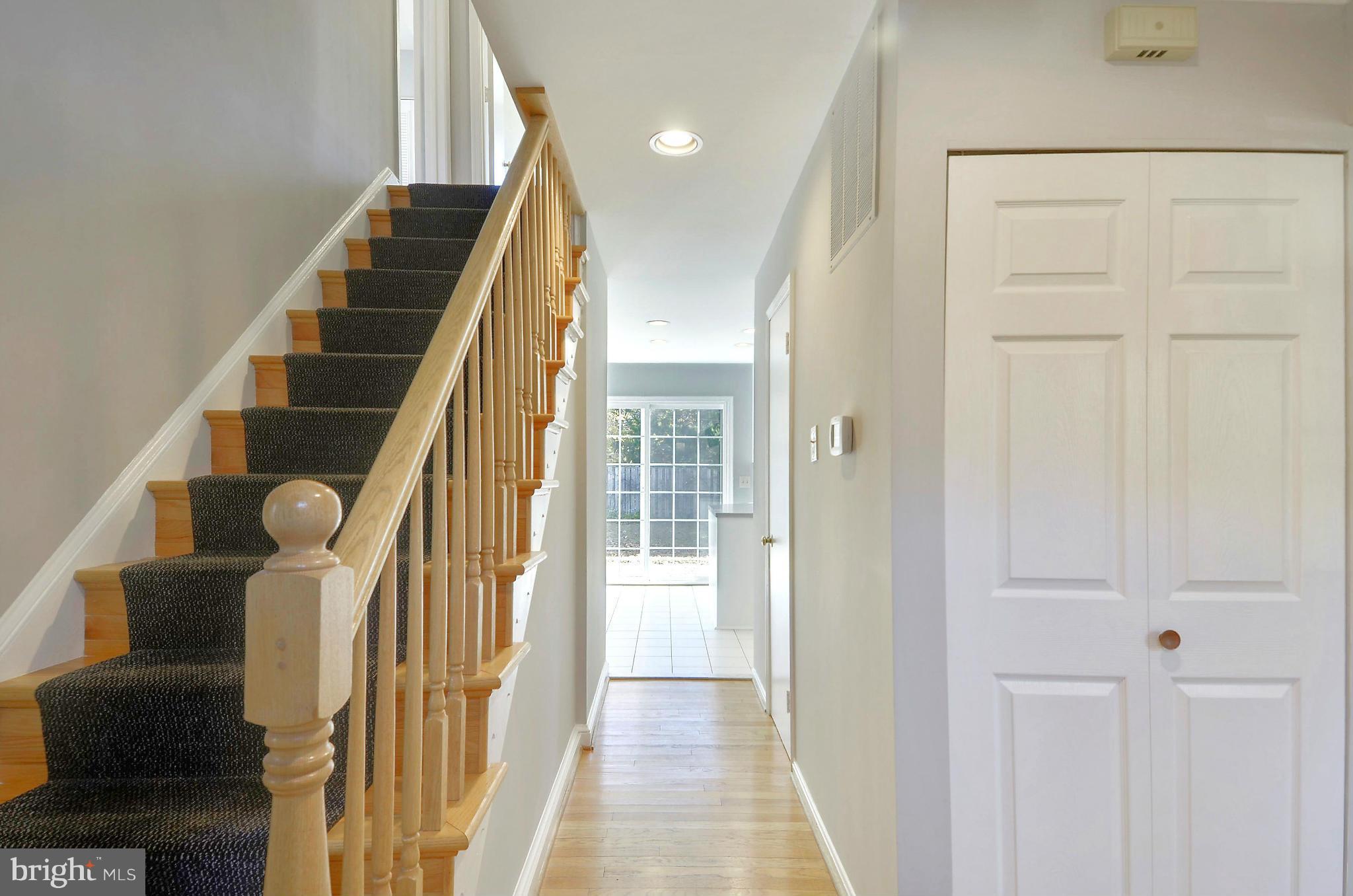 19 Treworthy Road Gaithersburg, MD 20878 - Photo 2 of 30 Foyer