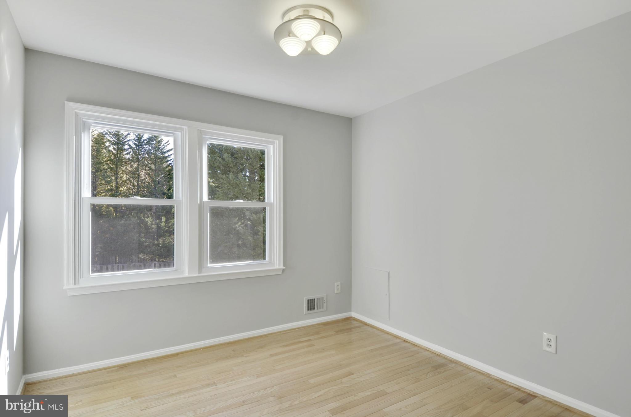 19 Treworthy Road Gaithersburg, MD 20878 - Photo 17 of 30 Third Bedroom
