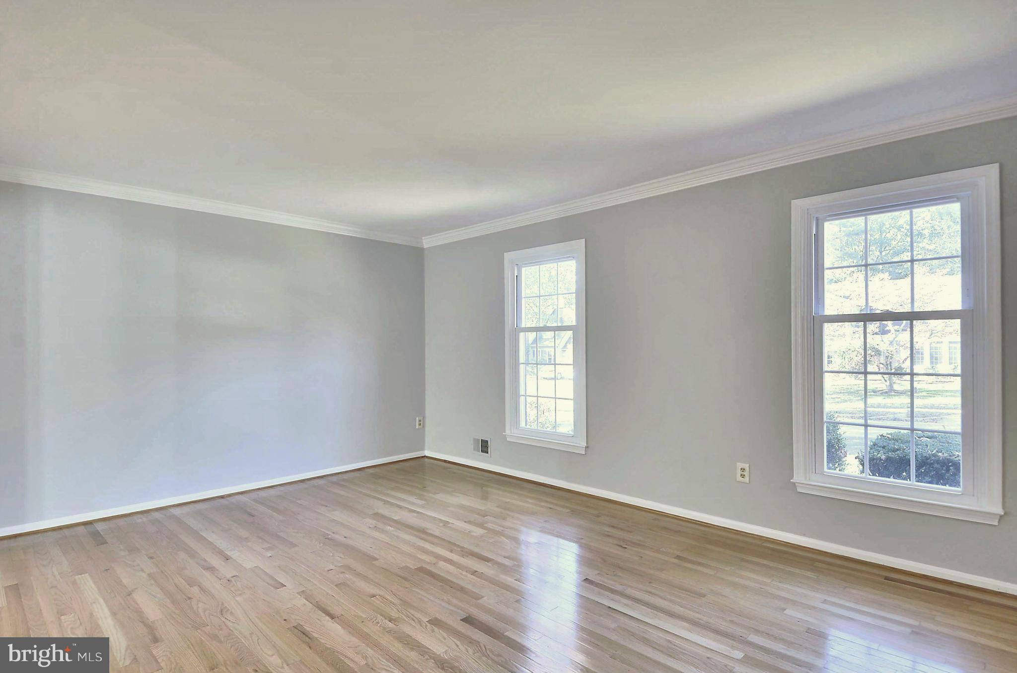19 Treworthy Road Gaithersburg, MD 20878 - Photo 3 of 30 Living Room